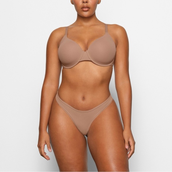 Skims T-Shirt Bra - Picture 2 of 10